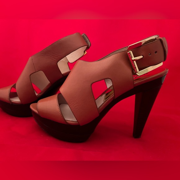 MICHAEL Michael Kors Shoes - MICHAEL Michael Kors Carla Brown Leather Platform Sandals - Size 6- never worn